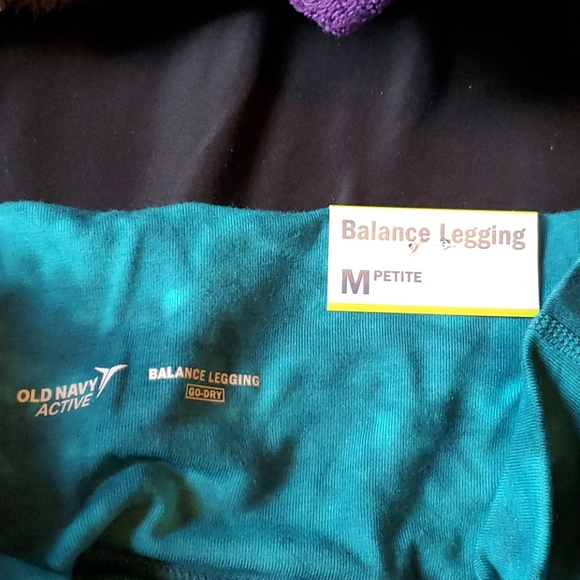 Old Navy high waisted Balance legging - Picture 2 of 4